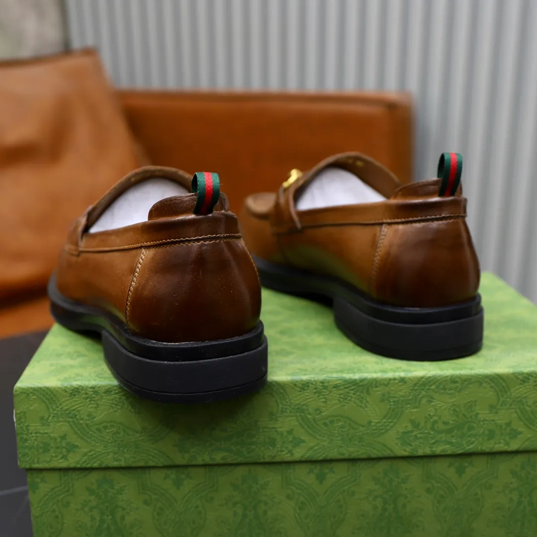 Men's shoes: 250🙅‍♂️🙅‍♂️🙅‍♂️Niuli Brand: GUCCI Size: 38-44 (45 can be customized) Level: Counter classic Material: Original soft cowhide upper Comfortable cowhide lining Original lightweight outsole Style category: Business casual footwear Driving leather shoes Color: Actual picture color